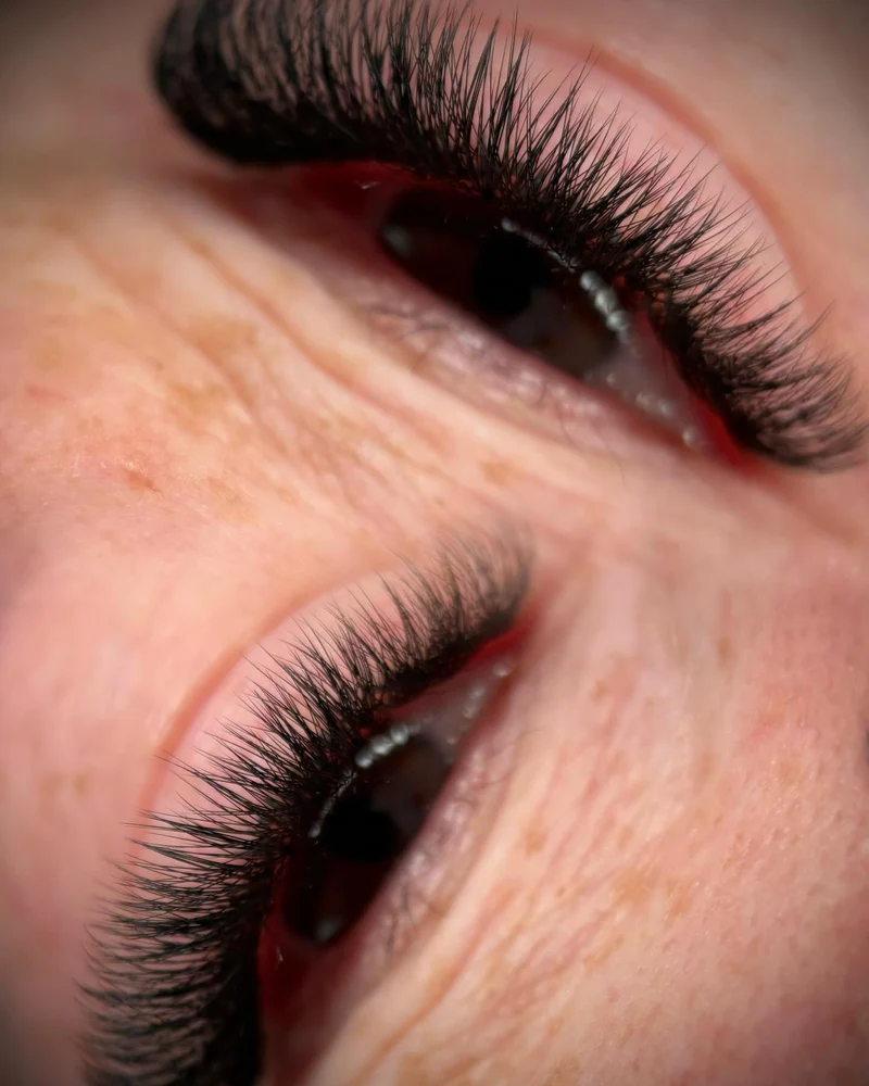 Stylizacja rzęs — gęsty i miękki efekt, Glow Lashes Barlinek